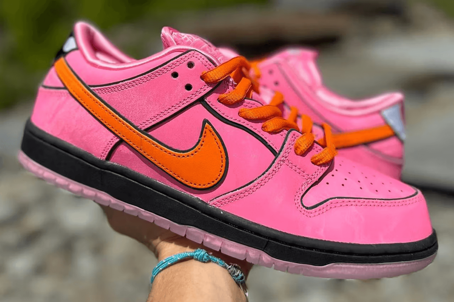 Eerste blik op de Powerpuff Girls x Nike SB Dunk Low ‘Blossom’