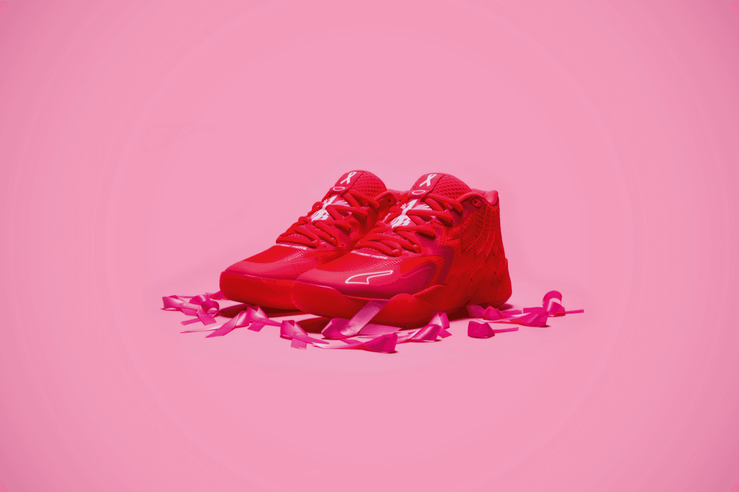 PUMA eert Breast Cancer Awareness Month met de MB.01