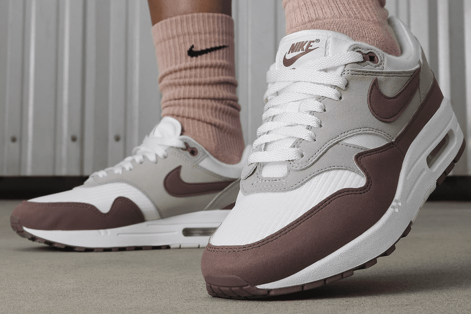 Release reminder: Nike Air Max 1 &#8216;Smokey Mauve&#8217;