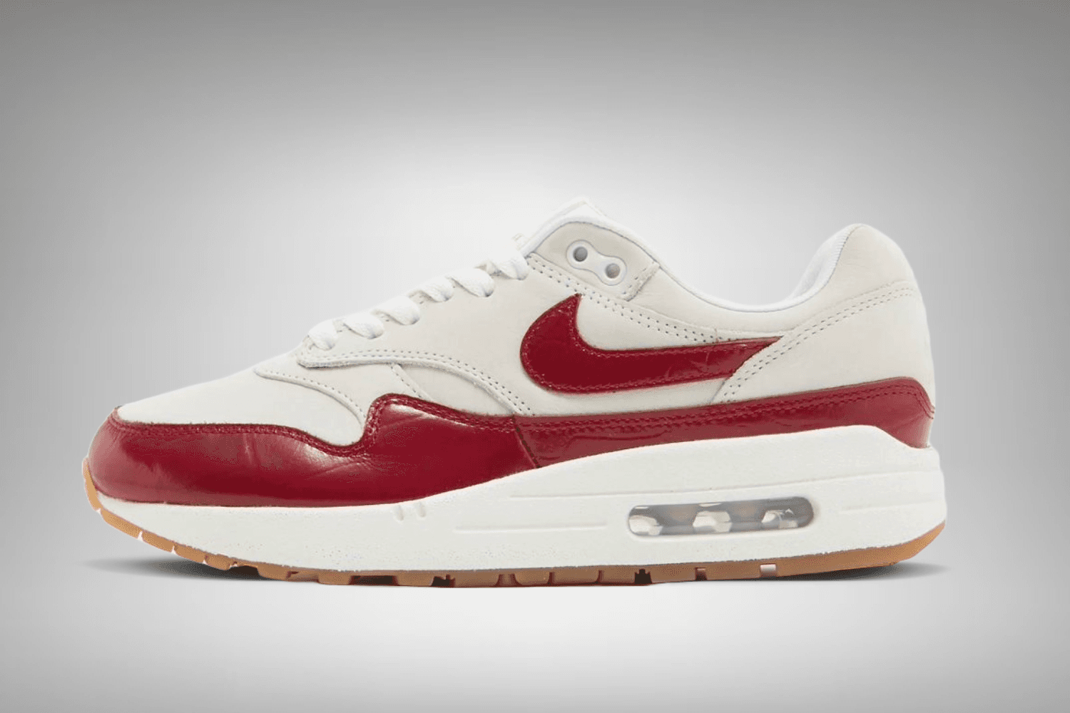 De Nike Air Max 1 LX krijgt een upgrade met Glossy &#8216;Team Red&#8217; leer