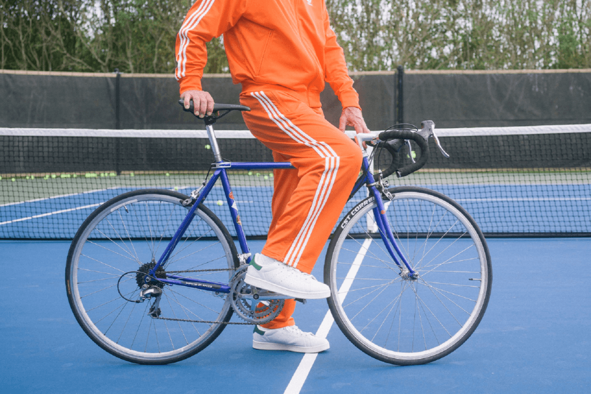 De adidas VeloStan Smith is speciaal ontworpen voor fietsen