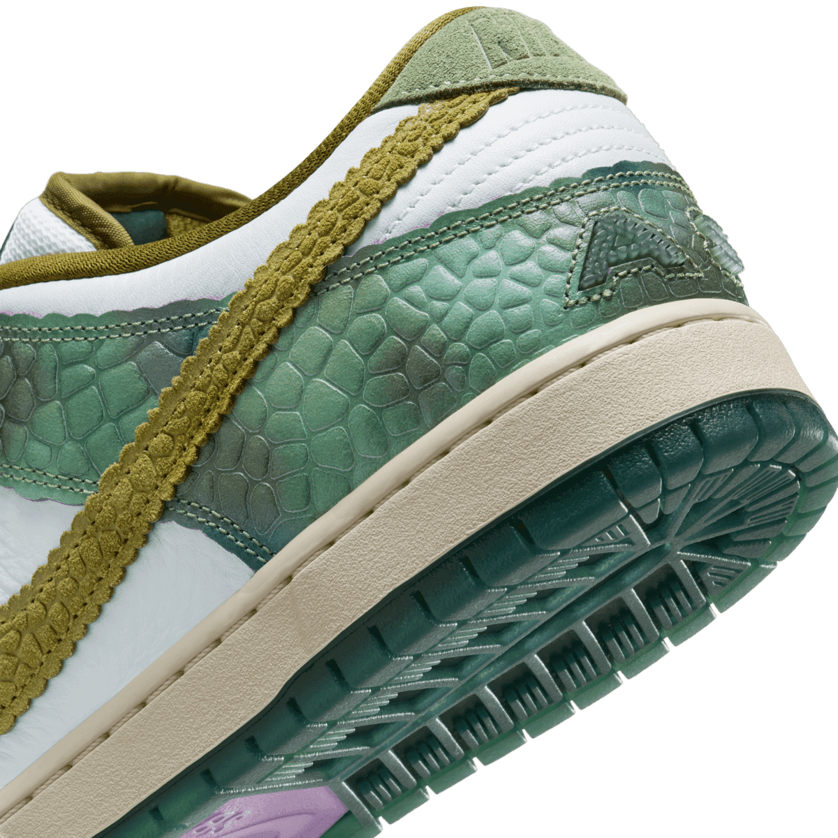 Alexis Sablone x Nike SB Dunk Low 'Chameleon'