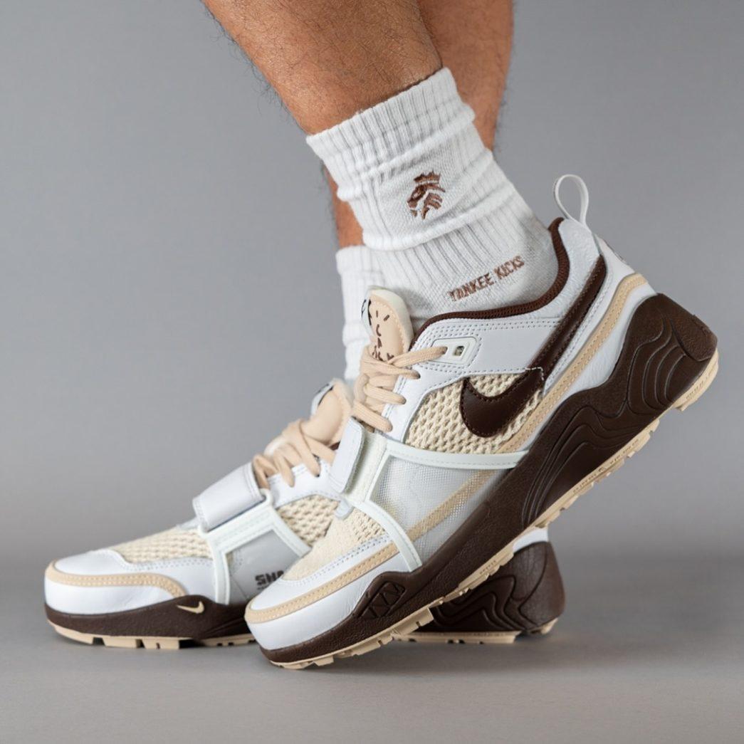 Travis Scott x Nike Zoom Field Jaxx ' Light Chocolate'