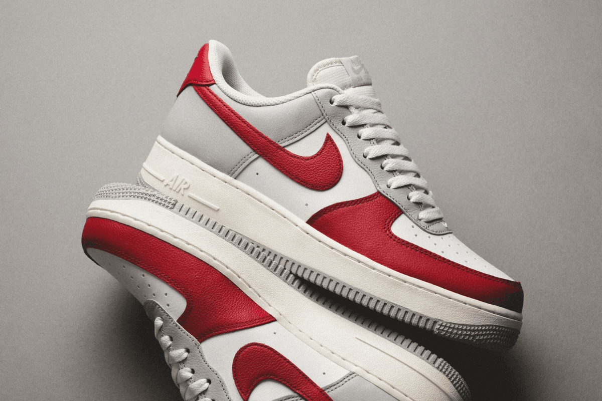 De Nike Air Force 1 Low &#8216;Red Toe&#8217; gebruikt een uniek kleurenpalet