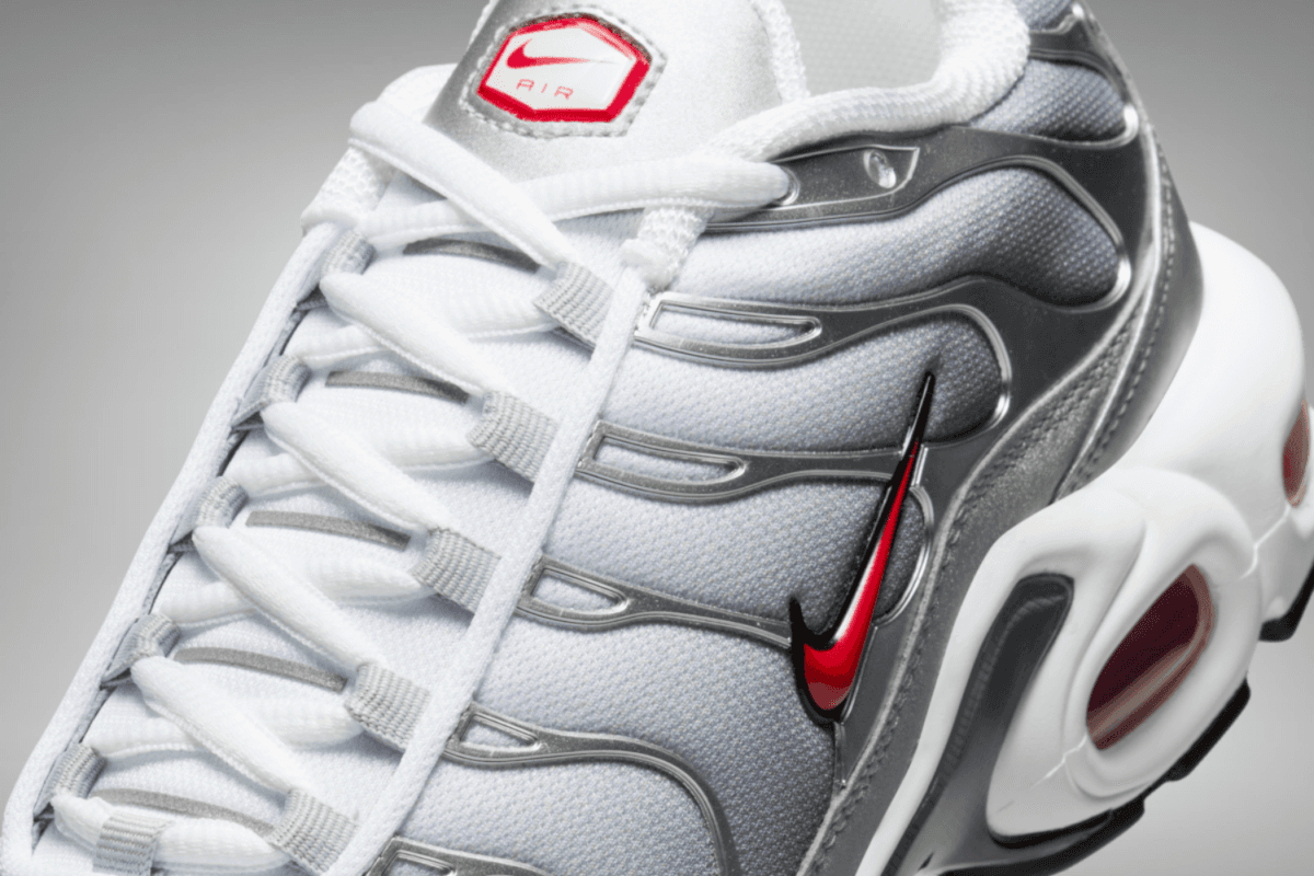 De Nike Air Max Plus &#8216;Silver Bullet&#8217; is nu te verkrijgen