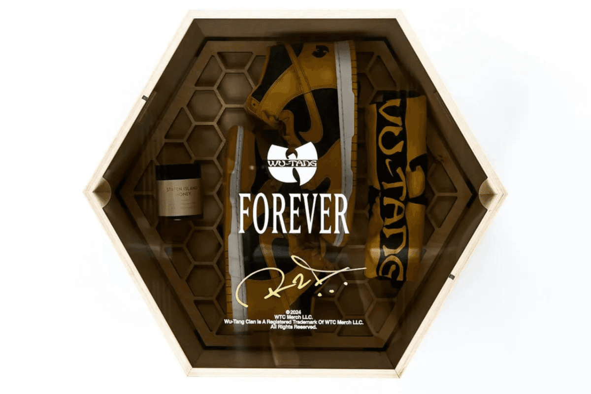 De Wu-Tang x Nike Dunk High arriveert in een custom box