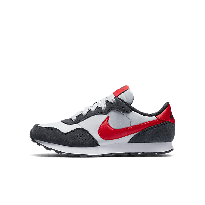 Nike MD Valiant