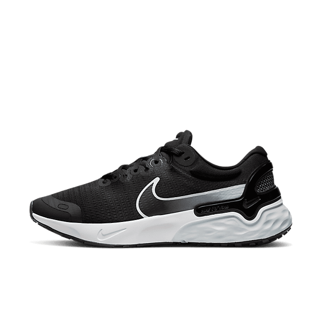 Nike  Nike Renew Run 3  men's Running Trainers in Black