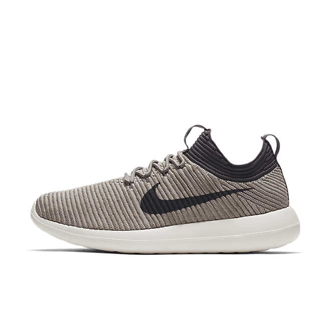 Nike Wmns Roshe Two Flyknit V2 'Pale Grey'