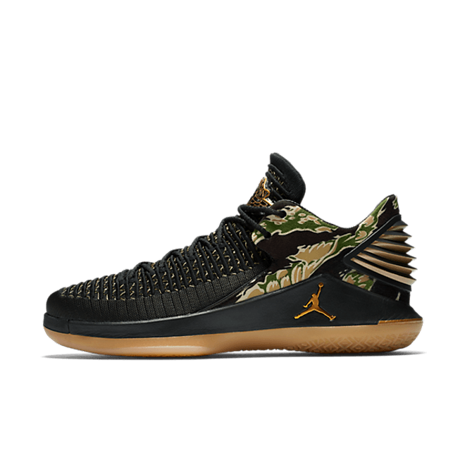 Jordan Air Jordan XXXII Low "Black/Metallic Gold"