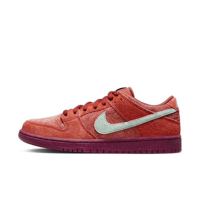 Nike SB Dunk Low 'Mystic Red'