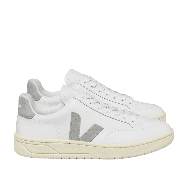 Veja V-12 Leather 