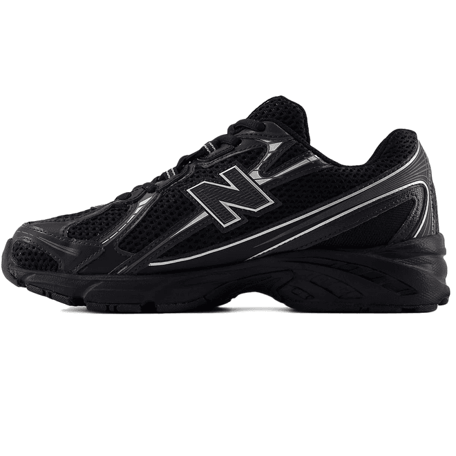 New Balance 740 - Black