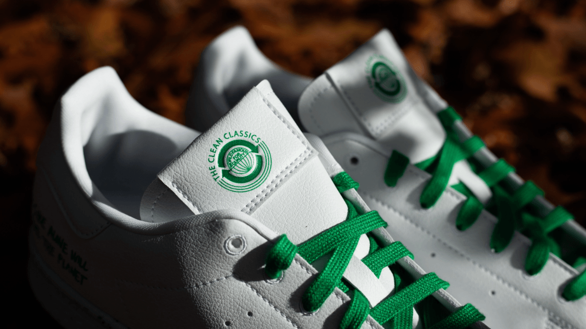 Die nachhaltigen adidas Clean Classic Sneaker im Spotlight