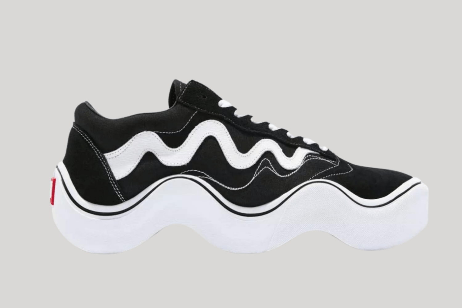Vans verklagt MSCHF wegen 'Wavy Baby' Sneaker Design