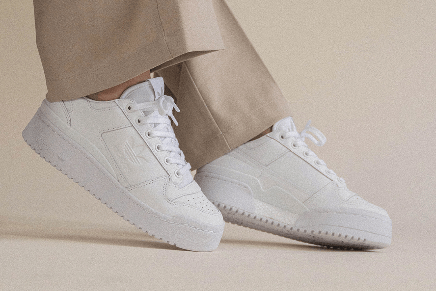 Wie reinigt man weiße Sneaker richtig?