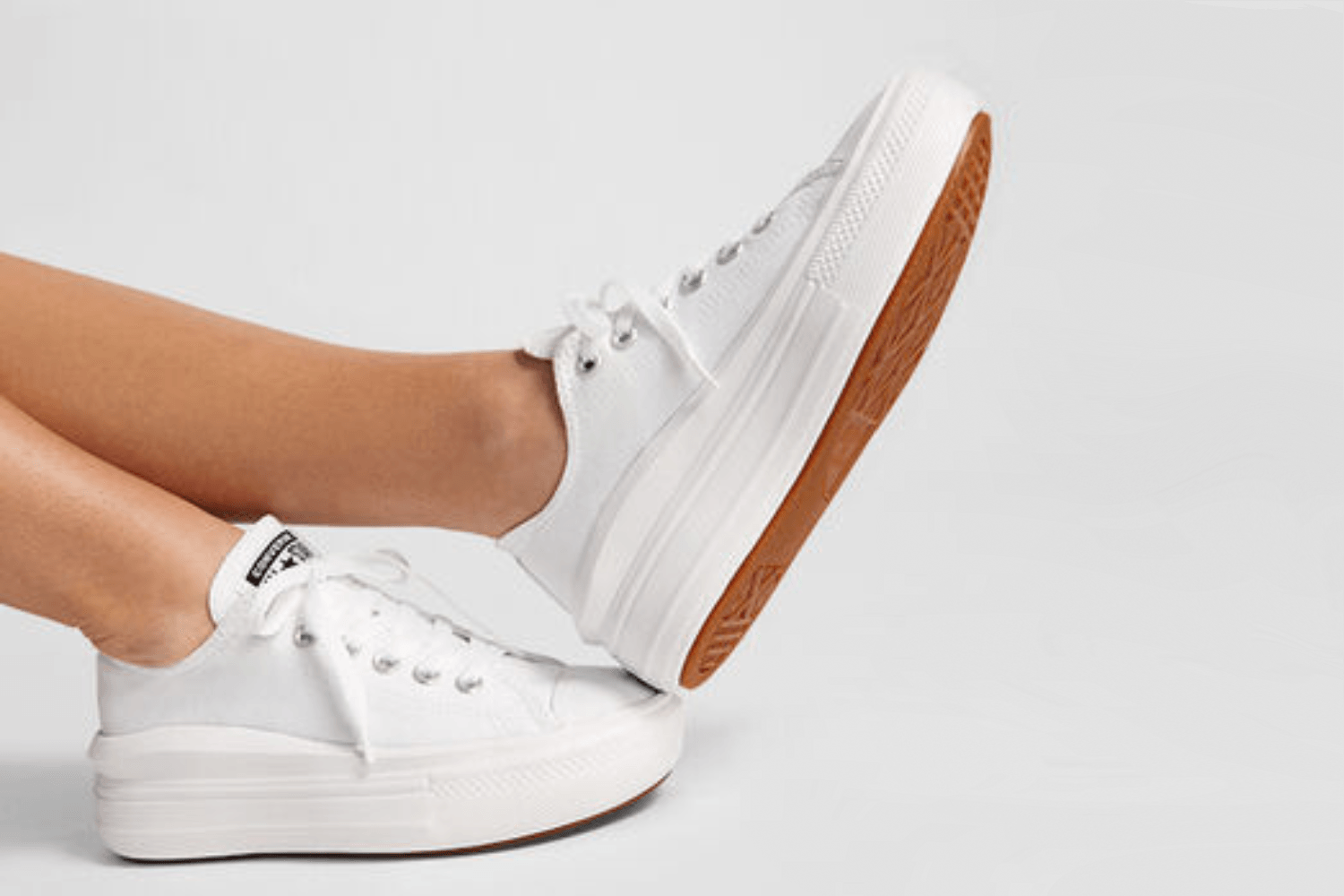Warum Converse Plateau-Sneaker ein Must-have für den Sommer sind