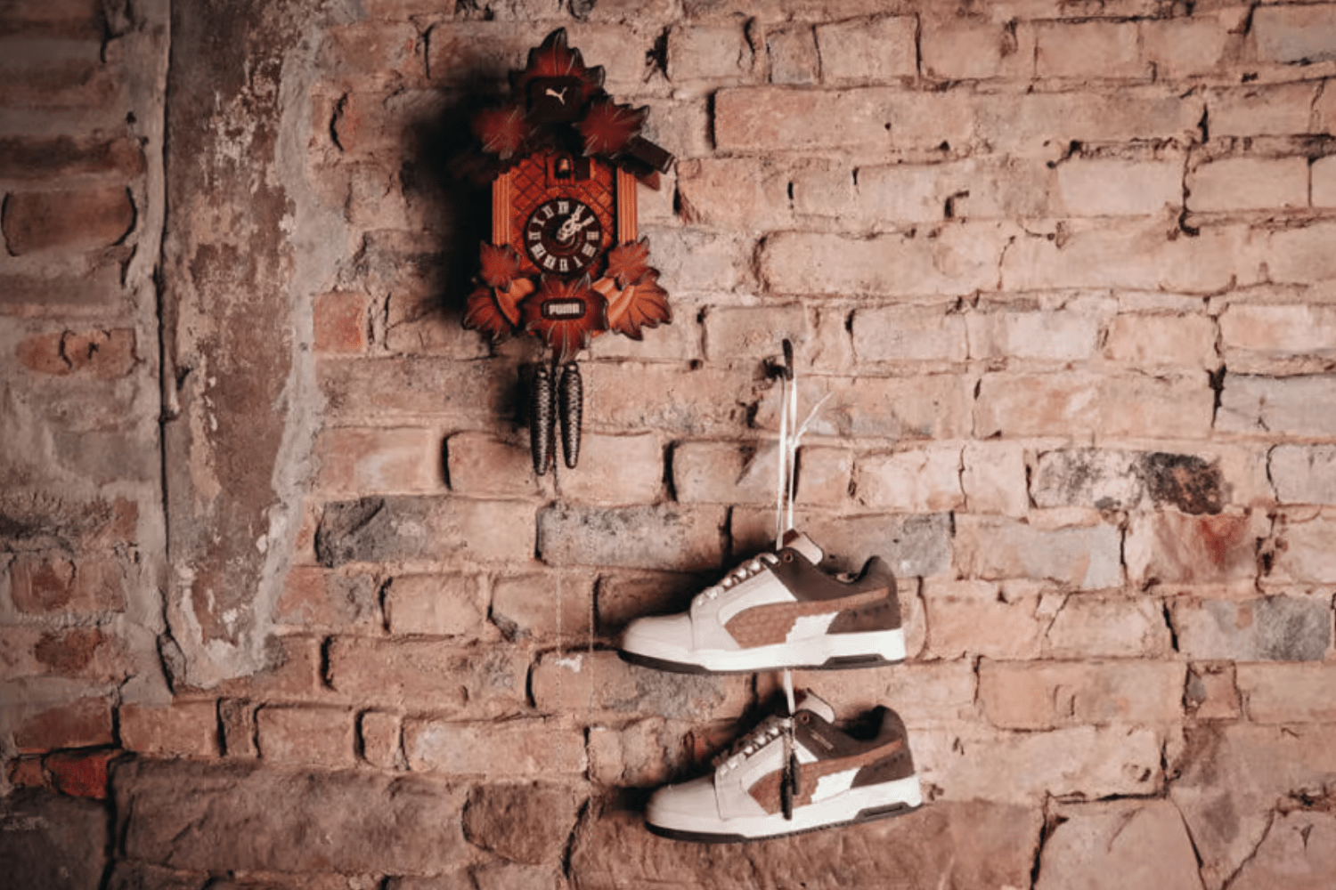 Der Black Forest x PUMA Slipstream Lo 'Kuckuck' erzählt von der Kuckucksuhr im Schwarzwald