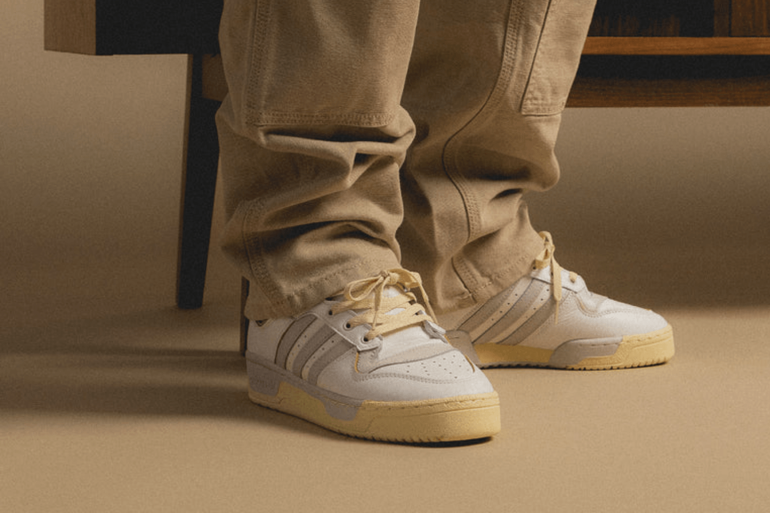 Wie style ich den adidas Rivalry Low?