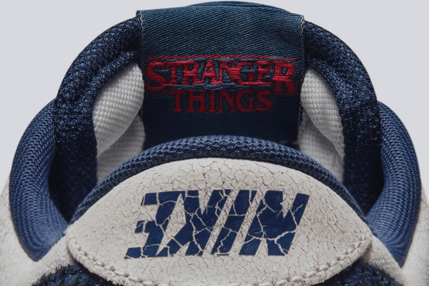 Release Reminder: das ist der Stranger Things x Nike Dunk Low 'Phantom & Midnight Navy'