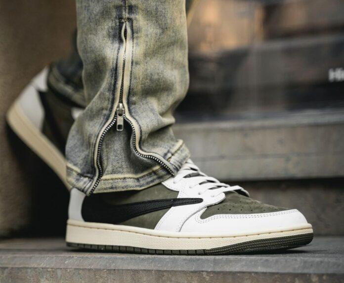 Travis Scott x Air Jordan 1 Low OG 'Reverse Olive'