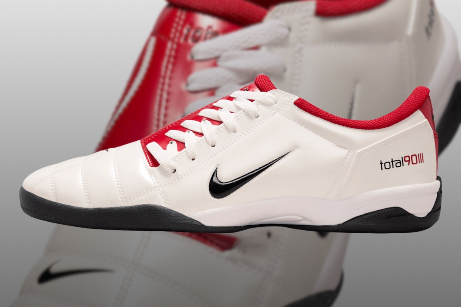 Nike releases the Total 90 III SP in Manchester United club colors