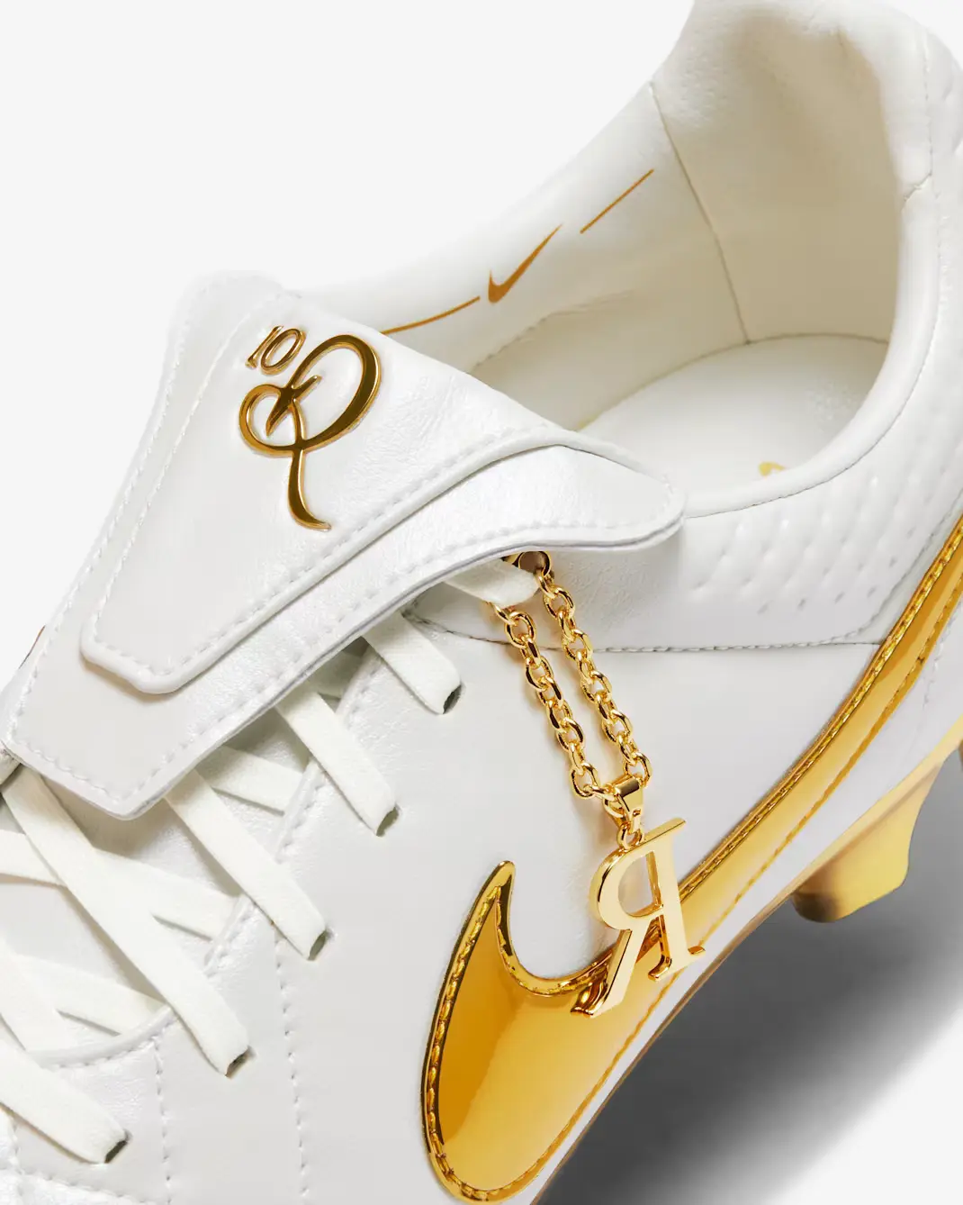 Ronaldinho x Nike Tiempo Legend SE 'Touch Of Gold'