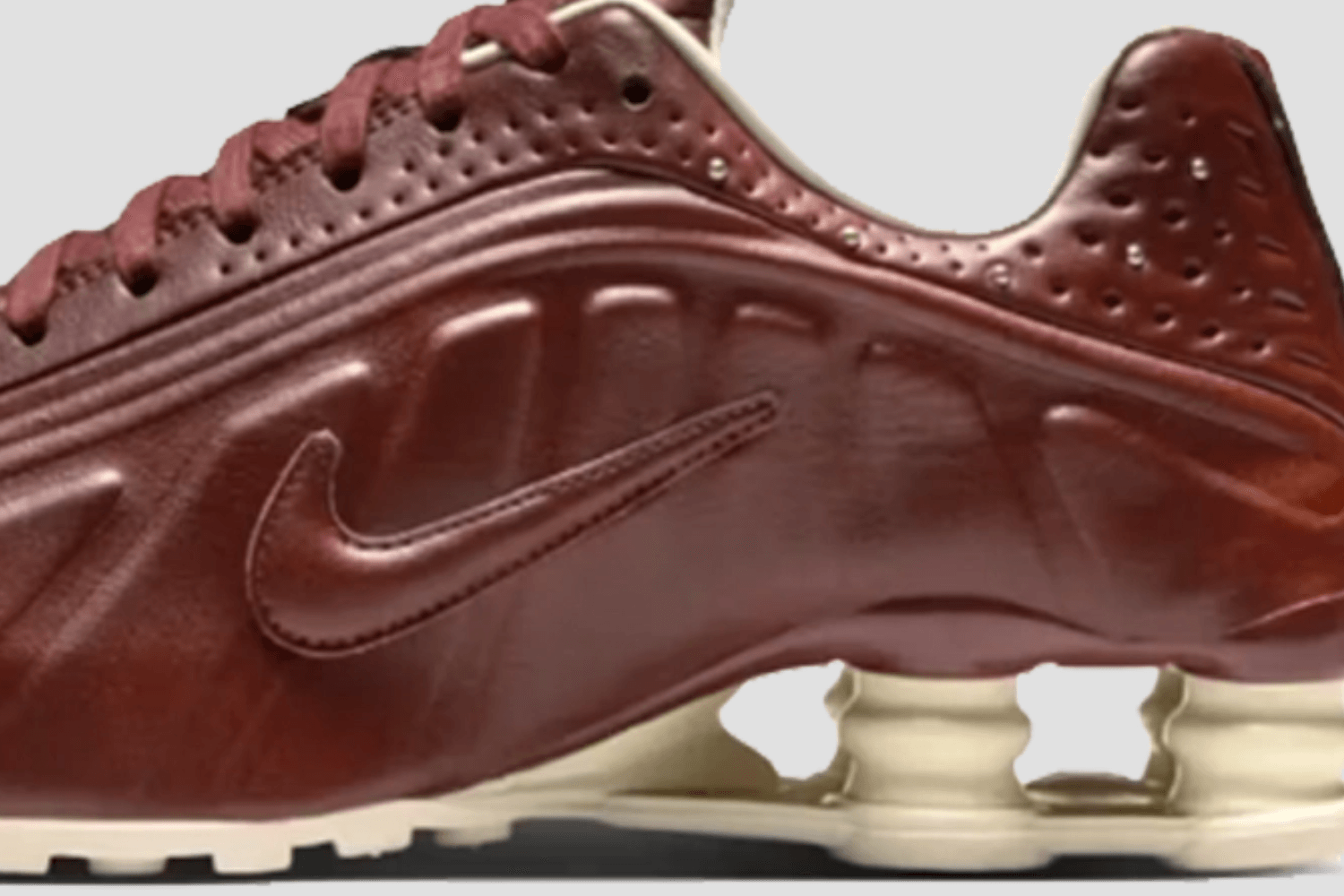 The Nike Shox R4 ‘Dark Pony’ Fits Perfectly in the Dress Shoe Segment