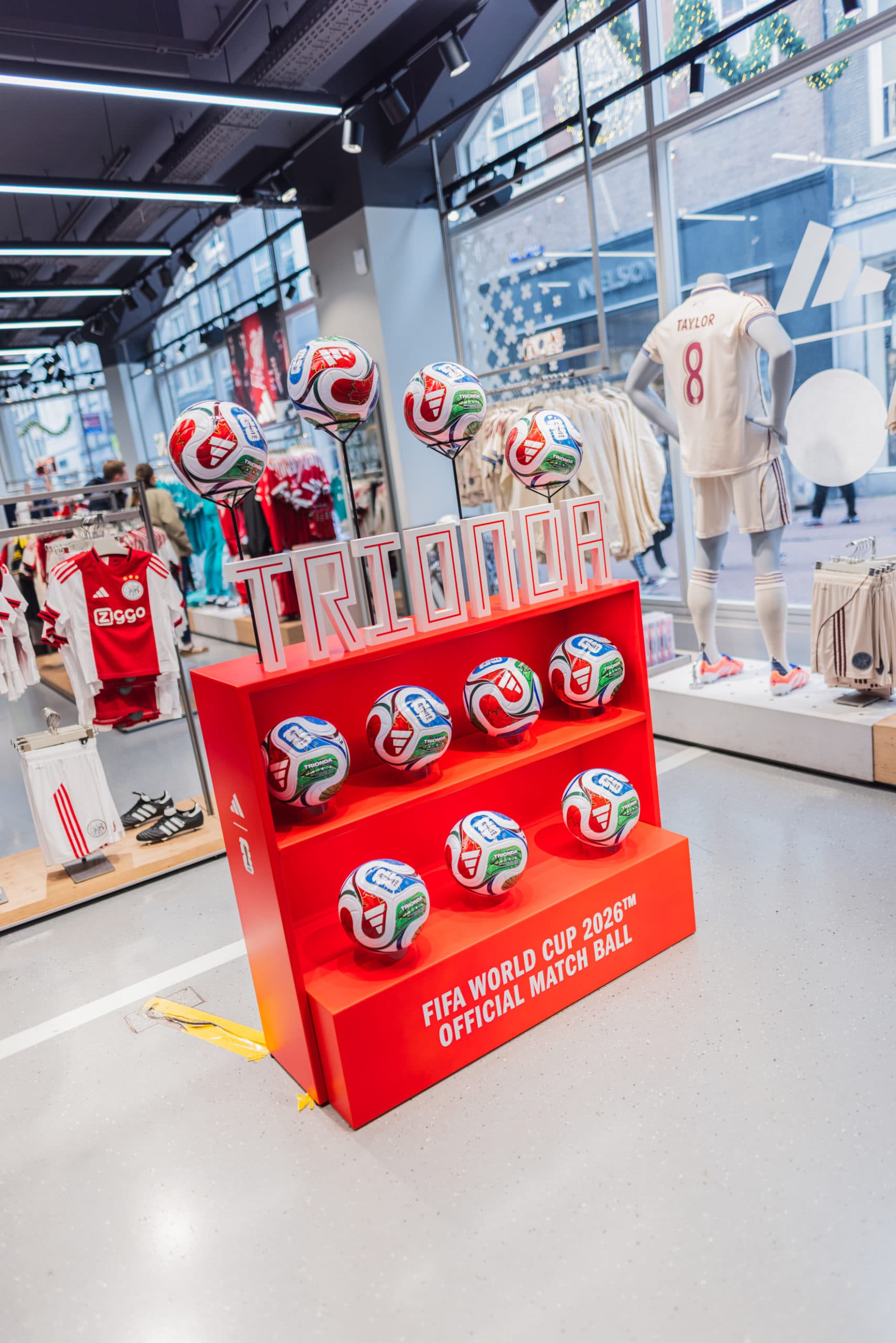 Sneakerjagers adidas Store Amsterdam