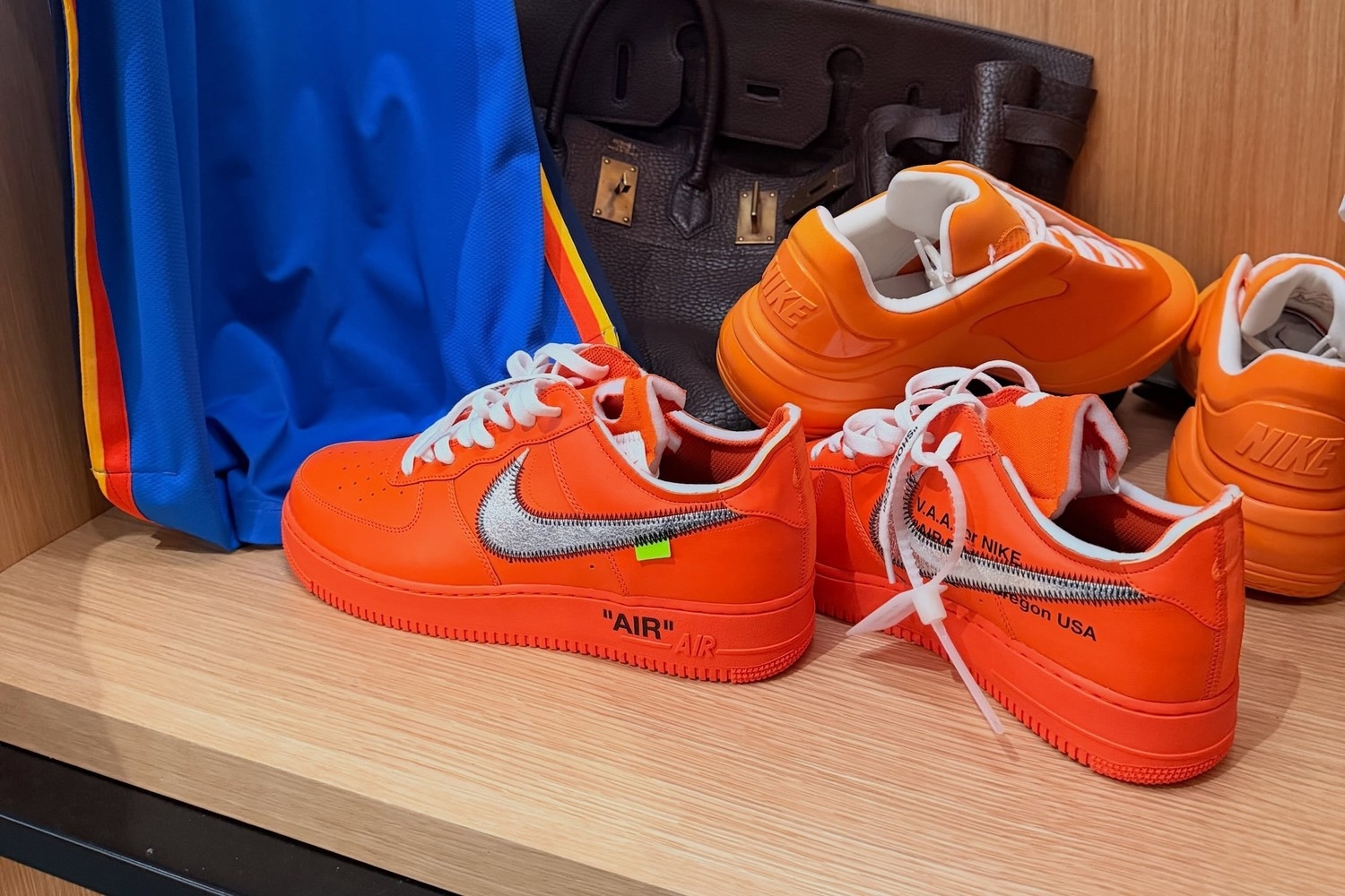 Oranje Air Force 1 van Virgil Abloh Archive opgedoken