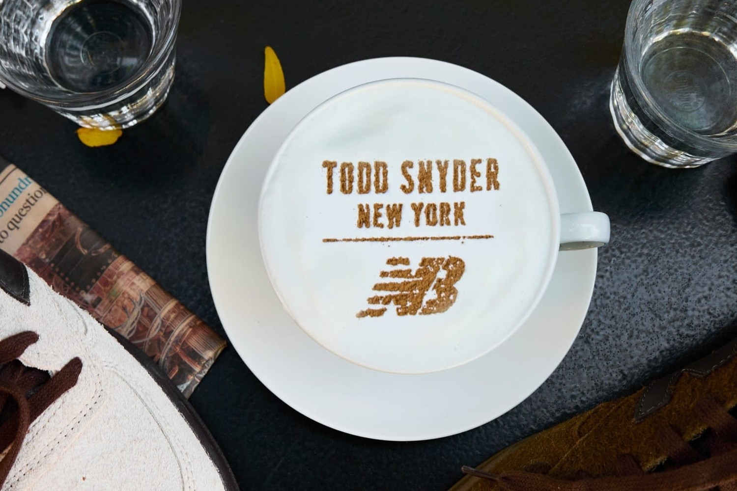Espresso en Milk: hoe Todd Snyder de New Balance T500 een koffiebar-makeover geeft voor zijn eigen winkels