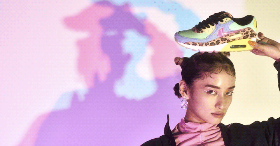 Er zijn twee kleurrijke colorways onderweg op het Nike WMNS Air Max 90 LX model