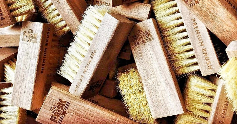 Hoe krijg jij je ‘gele’ sneakers weer als nieuw?