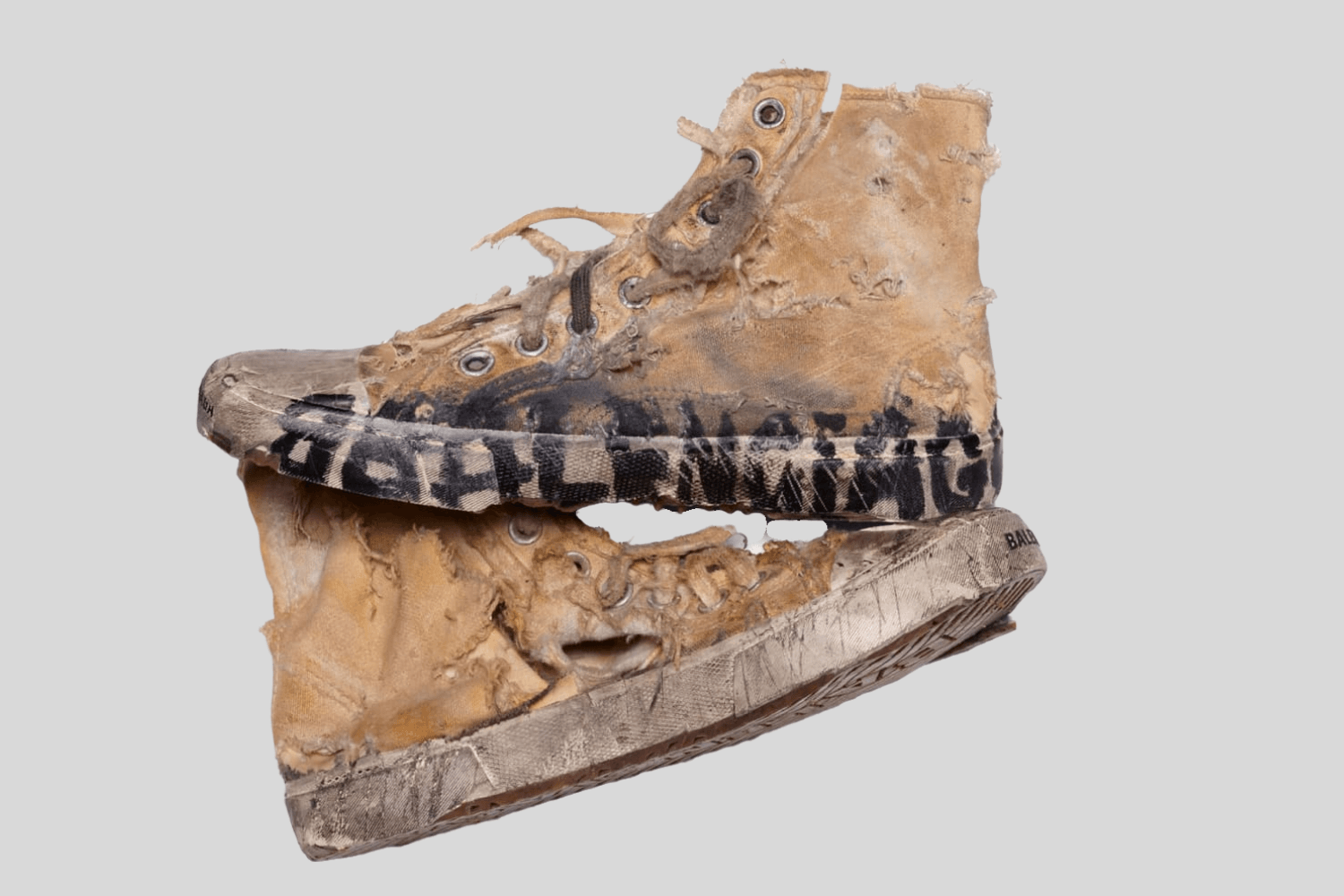 Balenciaga verkoopt kapotte sneaker voor €1450