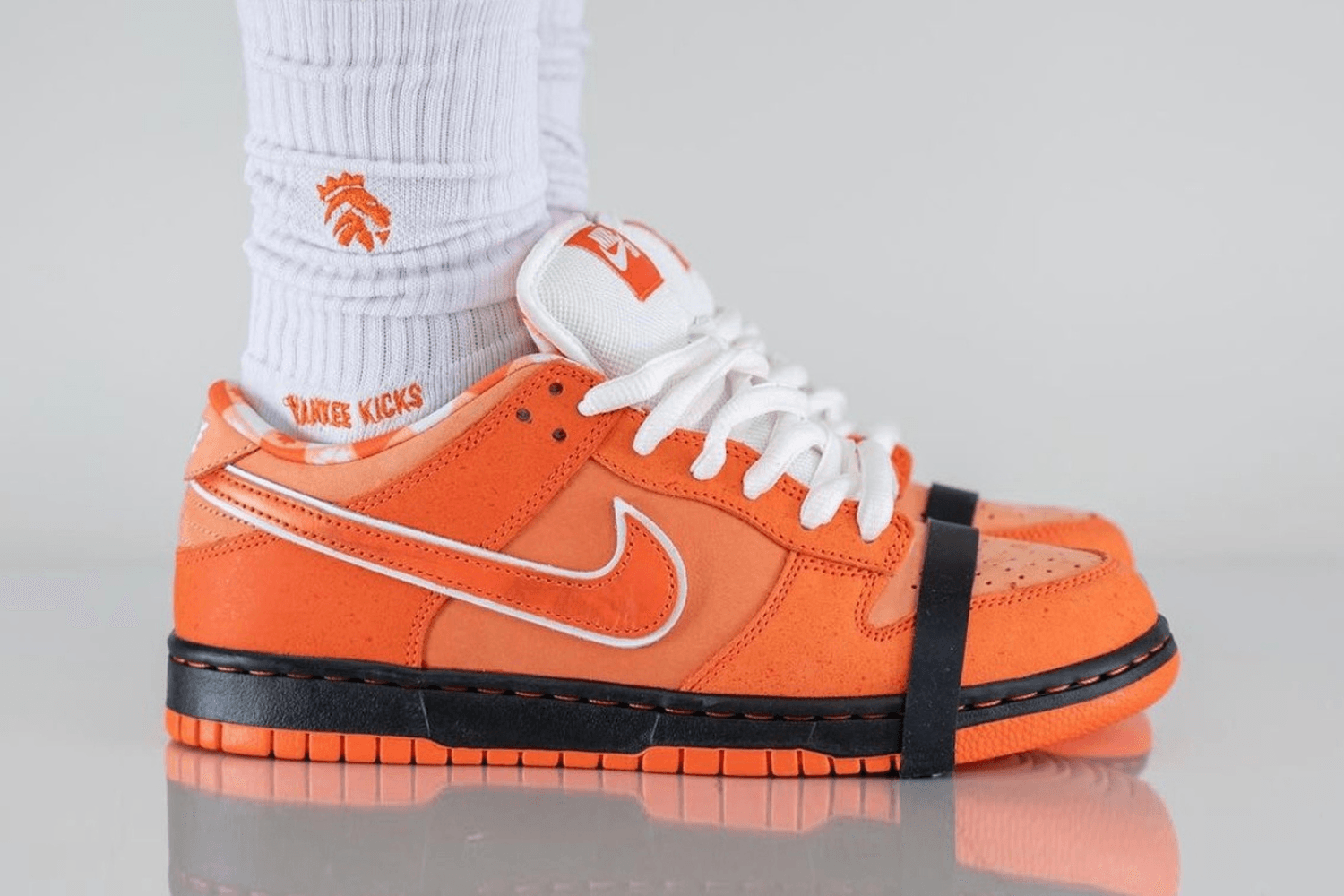 On-Foot beelden van Concepts x Nike SB Dunk Low ‘Orange Lobster’