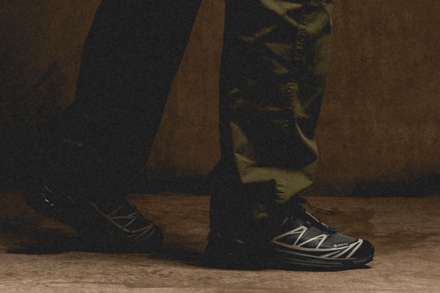 Hoe style ik Salomon sneakers?