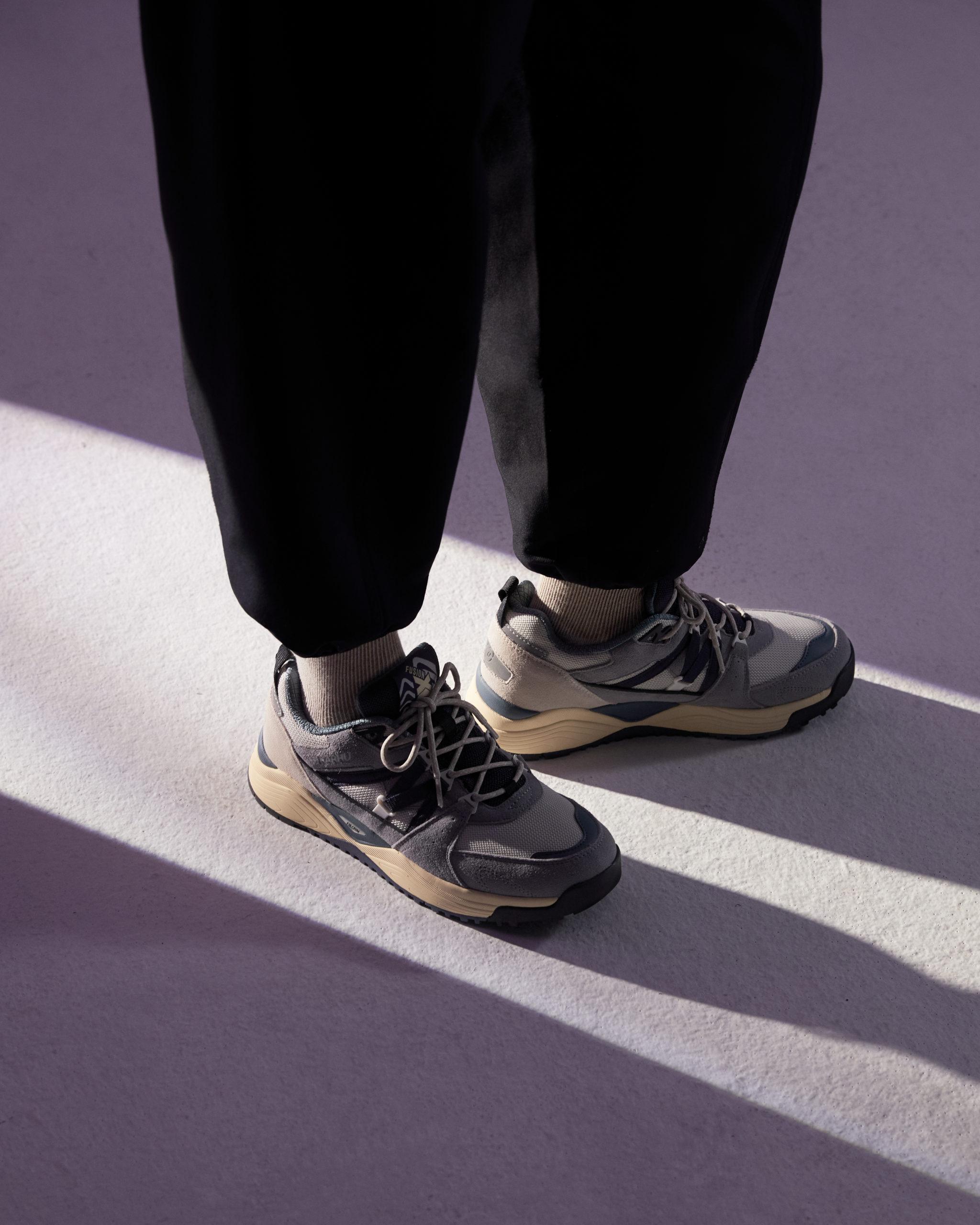 Karhu Fusion XC 'Ultimate Grey' Polar Night Pack on feet
