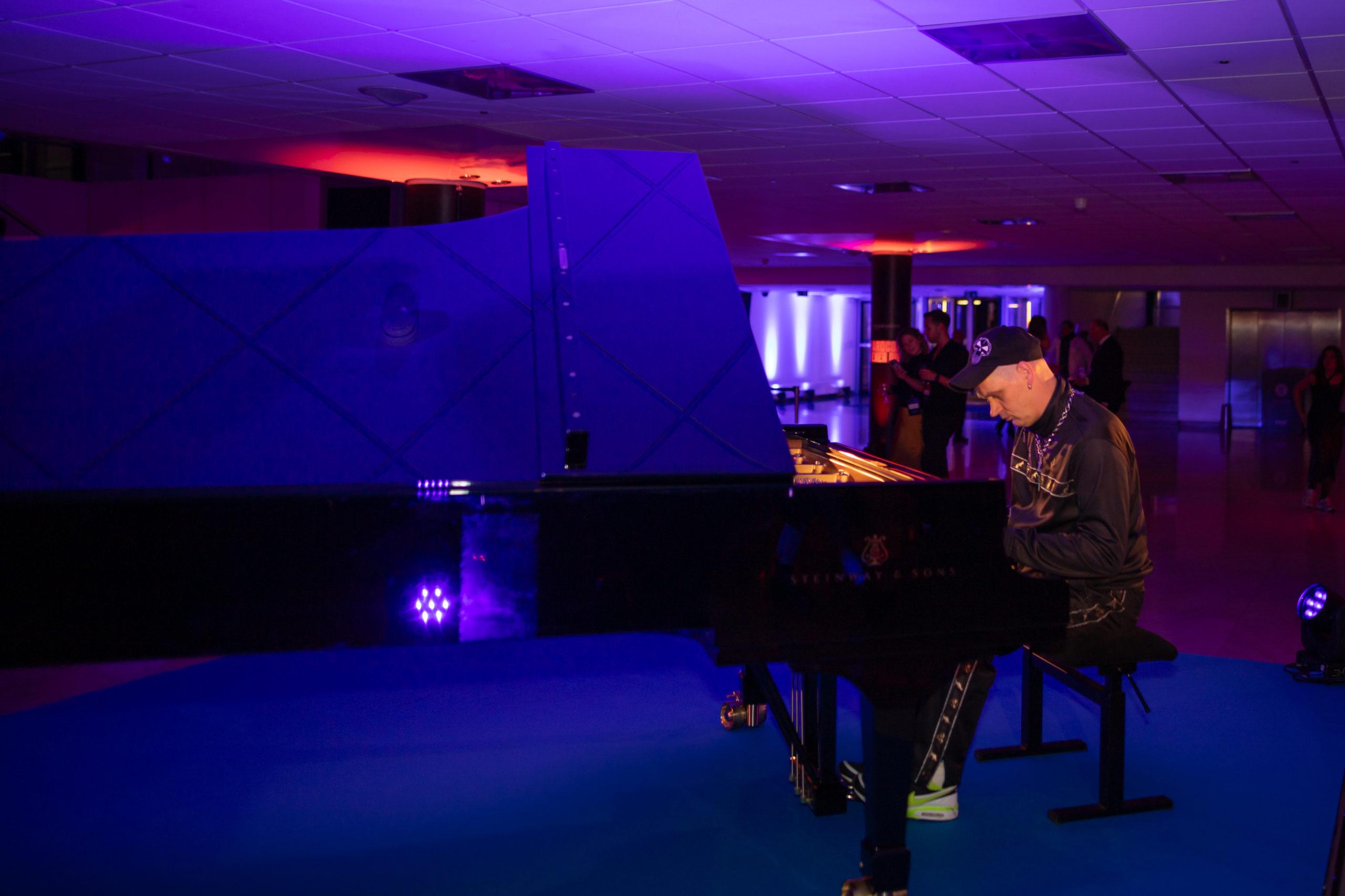 Hardcore Never Dies Sneakerjagers