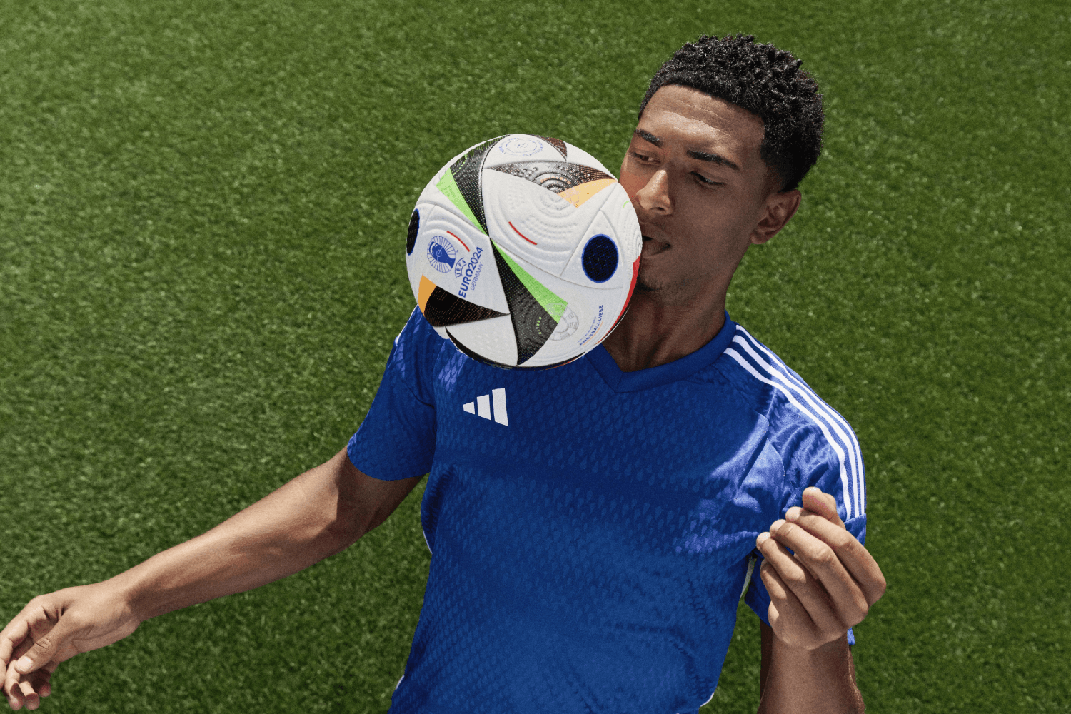 adidas presenteert nieuwe EK-bal FUSSBALLLIEBE