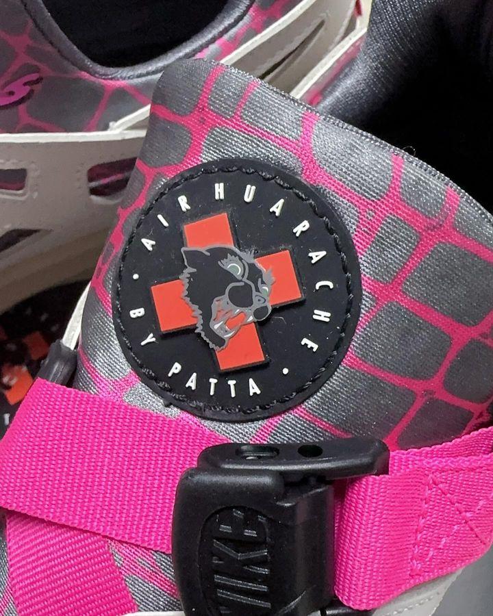 Patta x Nike Air Huarache logo