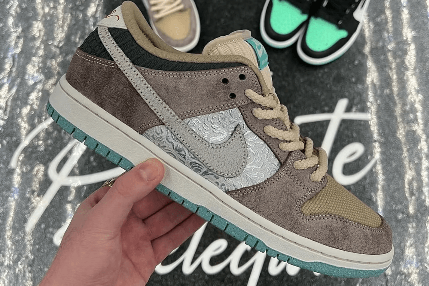 De eerste beelden van de Nike SB Dunk Low ‘Big Money Savings’