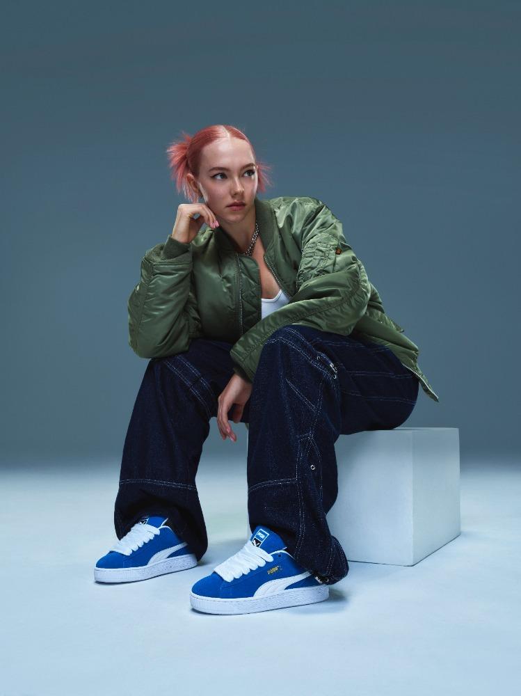 PUMA Suede XL Electric Blue on feet