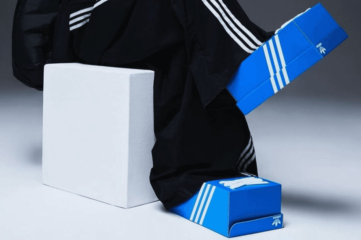 adidas maakt zich klaar voor 1 april met de 'Box Shoe'
