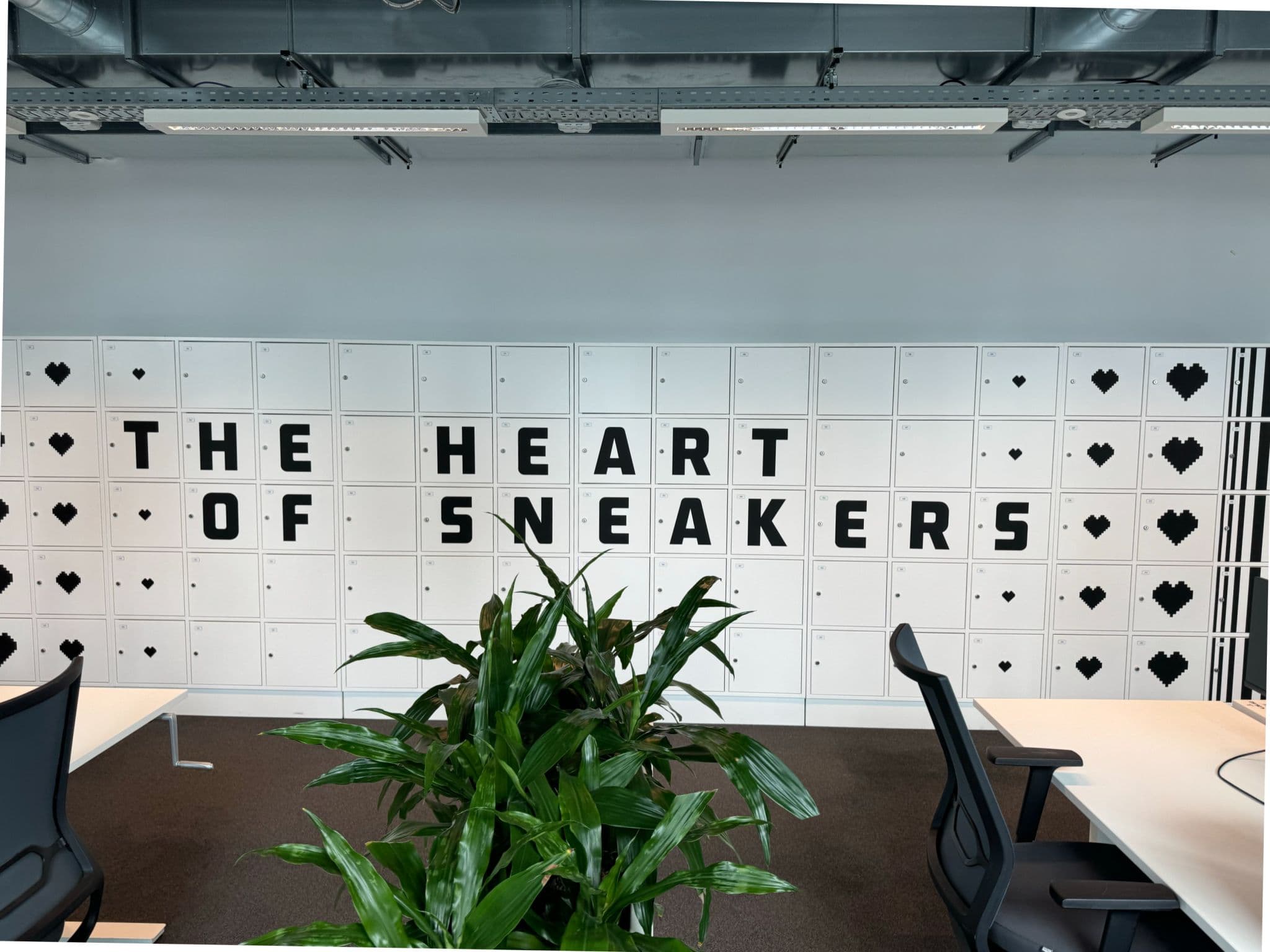 The Heart of Sneakers Foot Locker Utrecht