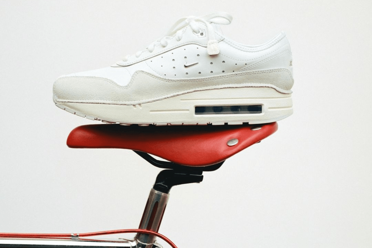 De Jacquemus x Nike Air Max 1 ’86 is eindelijk hier