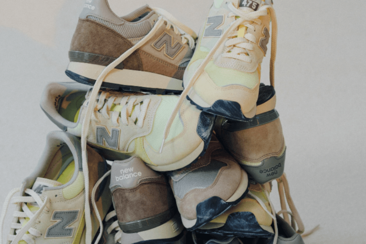De AURALEE x New Balance 475 dropt in twee colorways