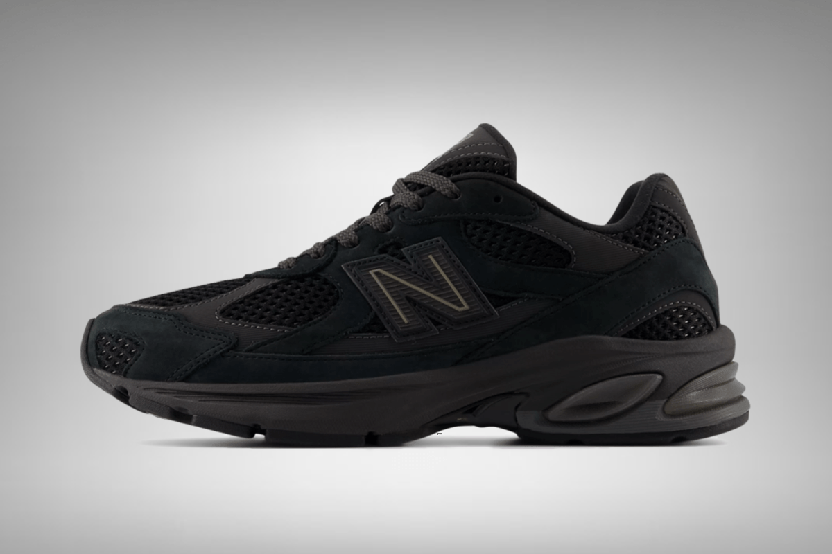 De New Balance 2010 arriveert in een ‘Black’ colorway