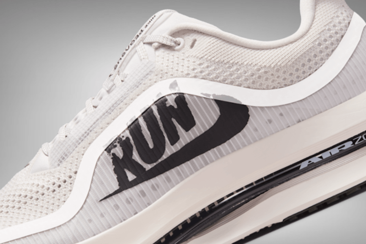 De Nike Pegasus Premium krijgt de reversed Swoosh