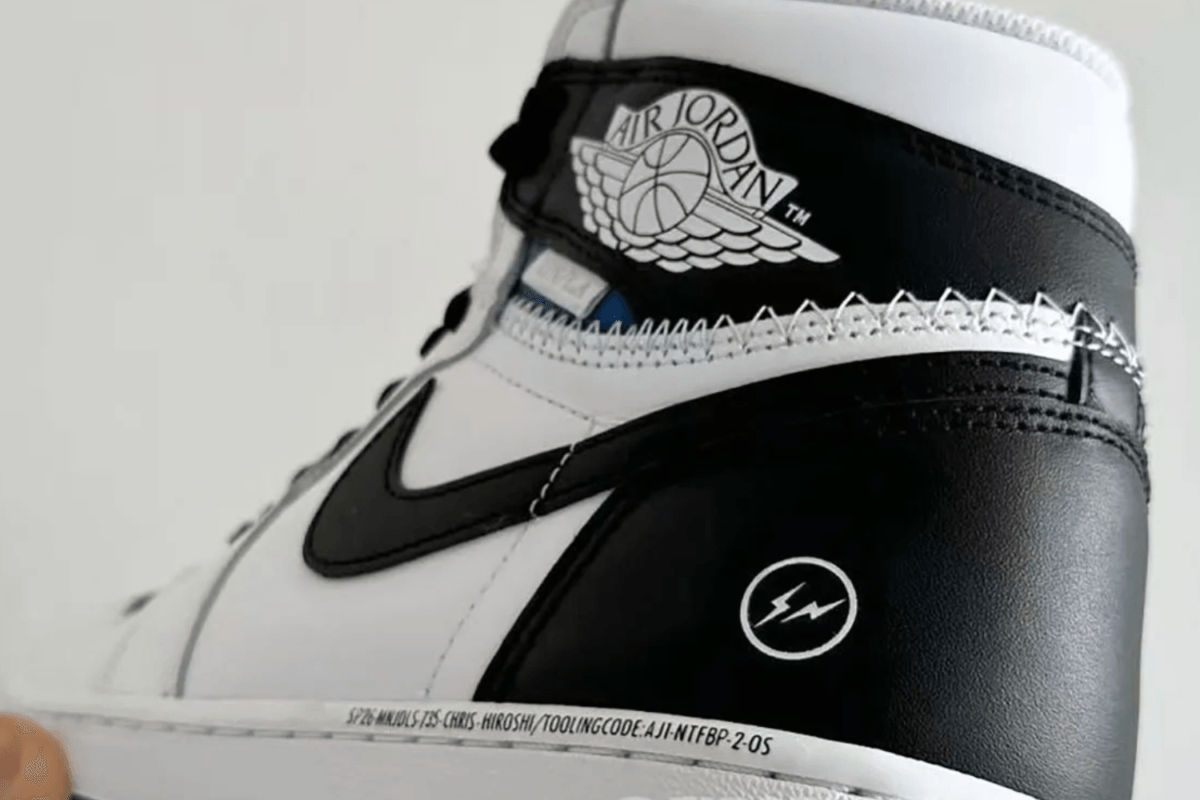Gedetailleerde beelden van de Union LA x Fragment Design x Air Jordan 1 'White/Black'