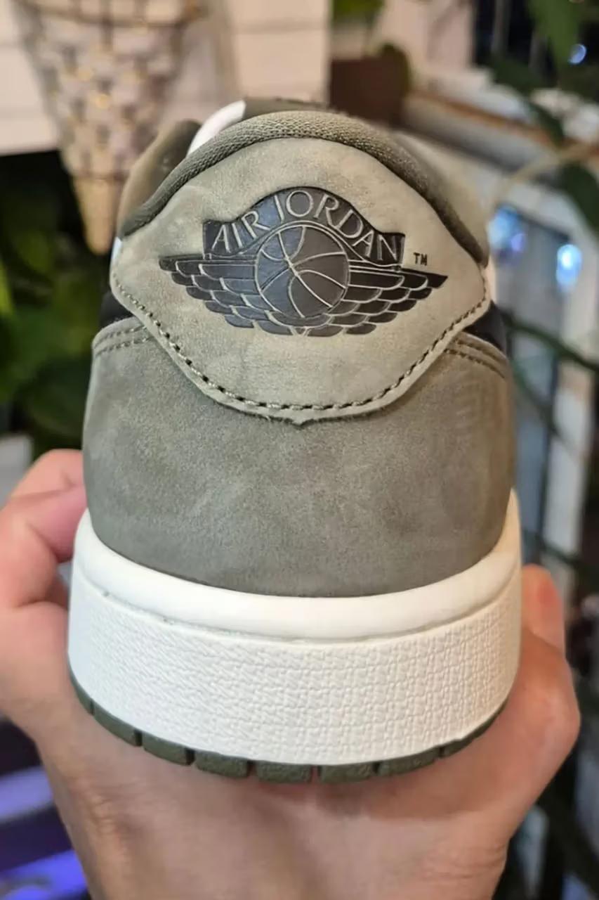 Air Jordan 1 Low OG 'Medium Olive'